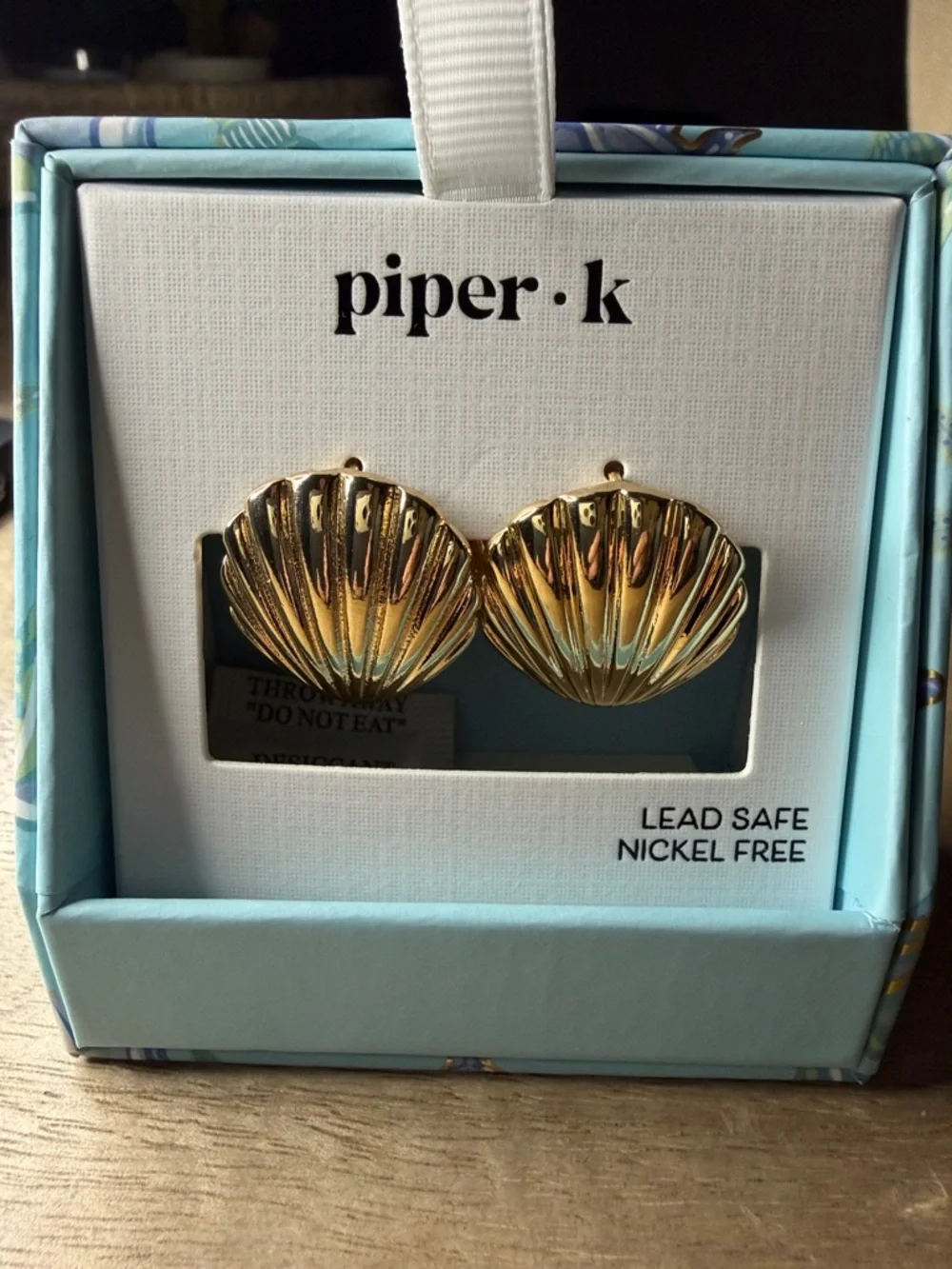 piper·k Gold Shell Stud Earrings - Shiny Gold Seashell Design